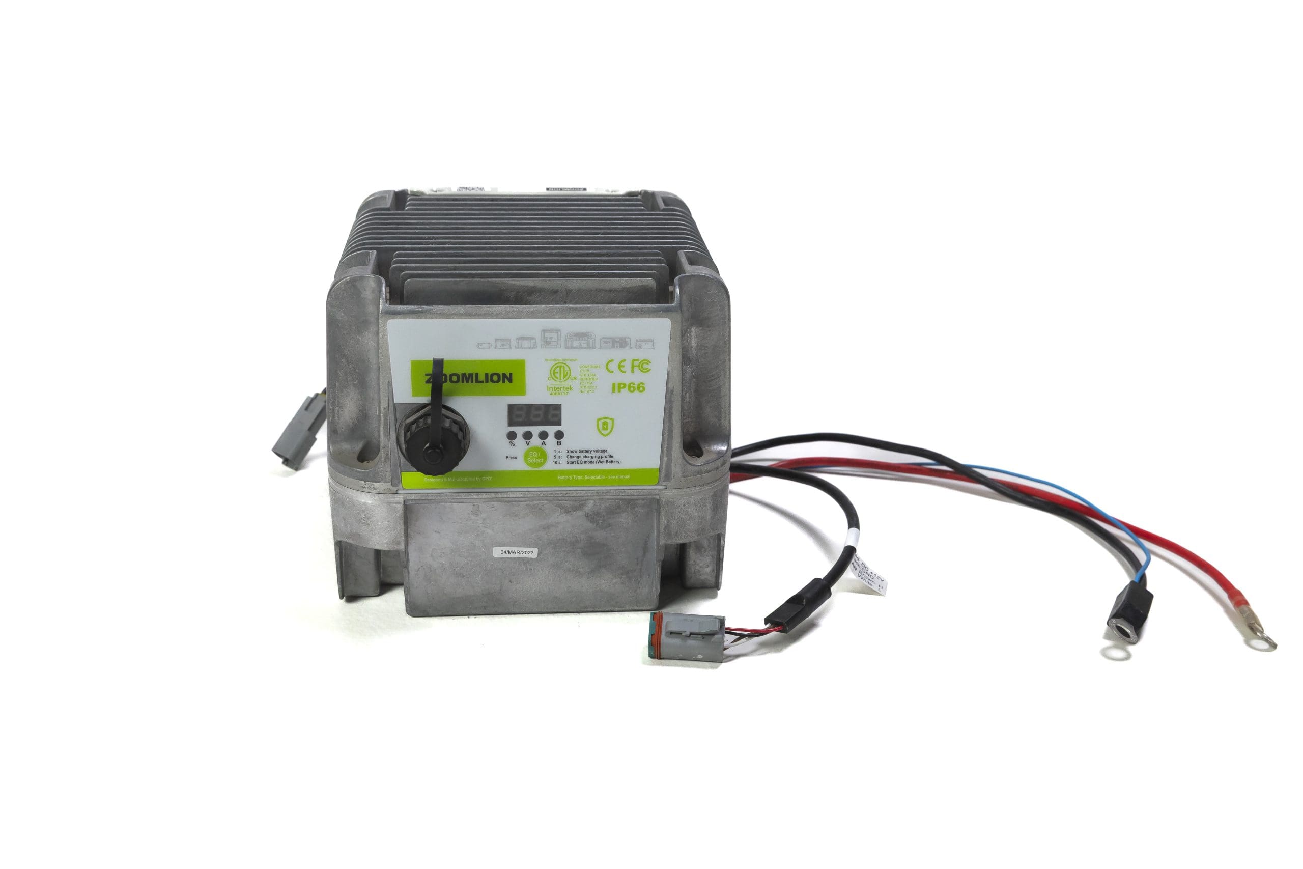 CARGADOR DE BATERIA MONTADO EN VEHICULO